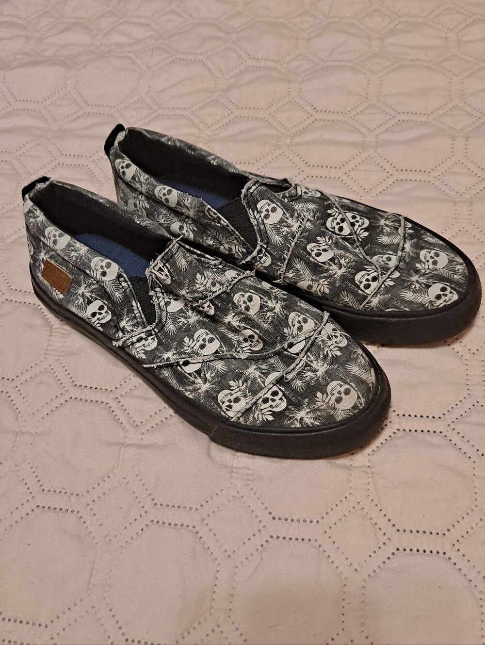 Blowfush Yourh  Black Skull Print Slip-On Shoes Sz 2